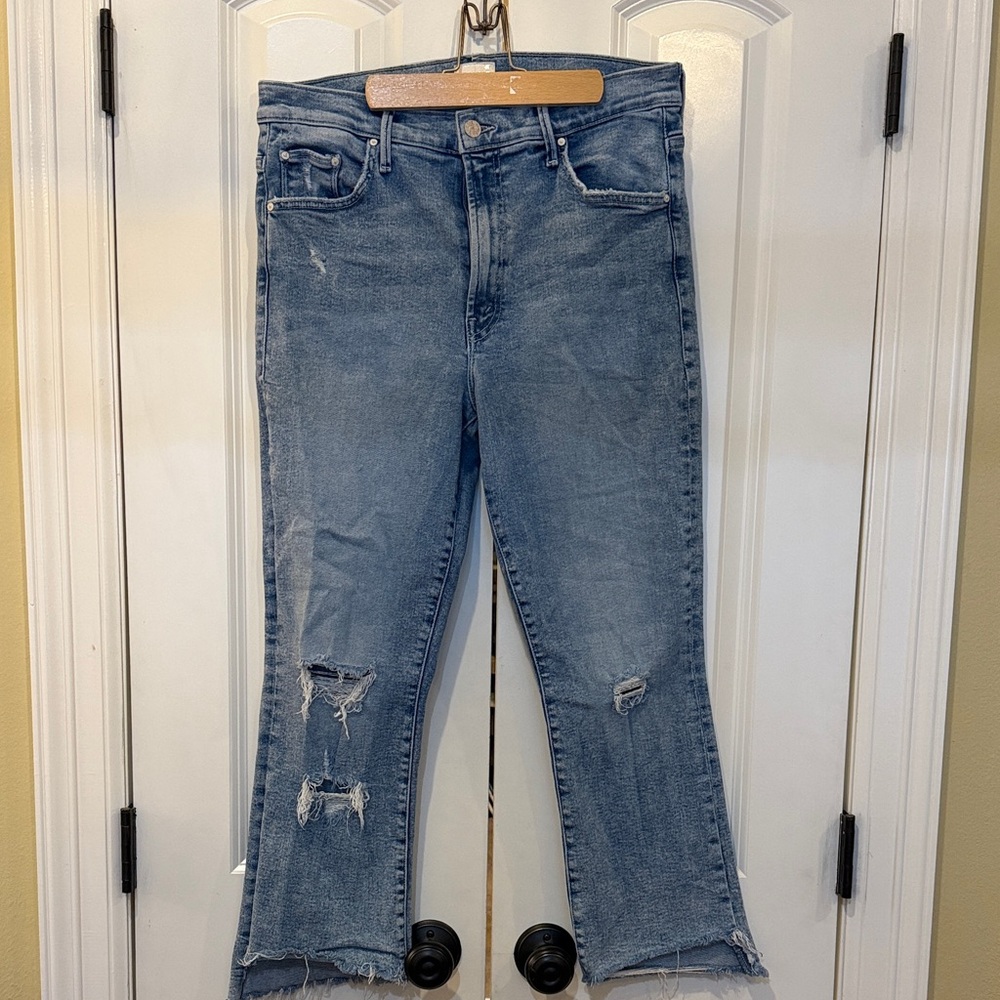 MOTHER THE INSIDER CROP STEP FRAY
 Light Blue Distressed Ankle Jeans
